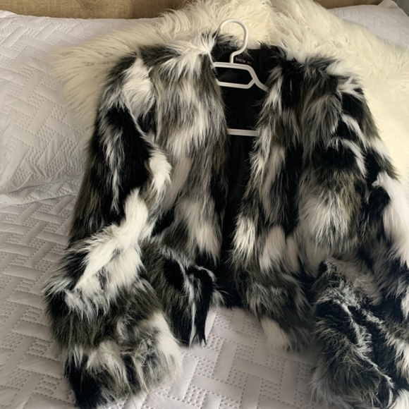 Black and white jacket - Picture 2 of 2